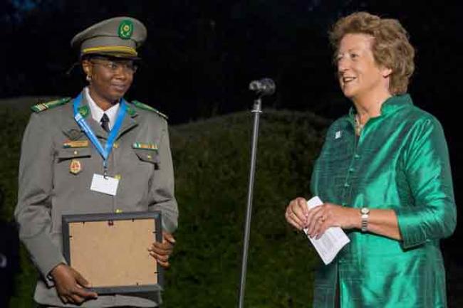 Nigerien peacekeeper presented with inaugural UN Military Gender Advocate Award for her work in Mali