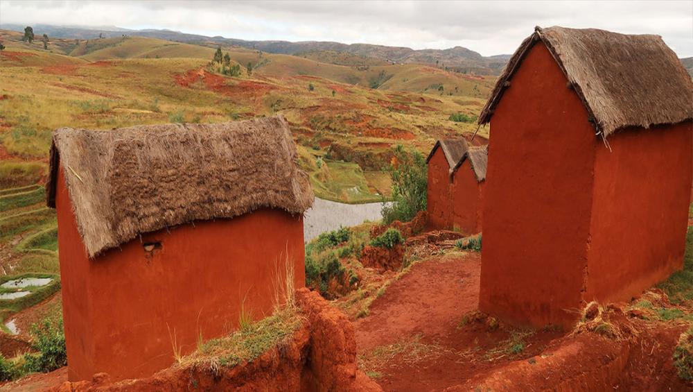 Madagascar villagers learn dangers of outdoor defecation