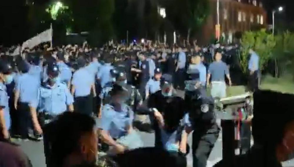 Chinese police suppress student protest in Jiangsu