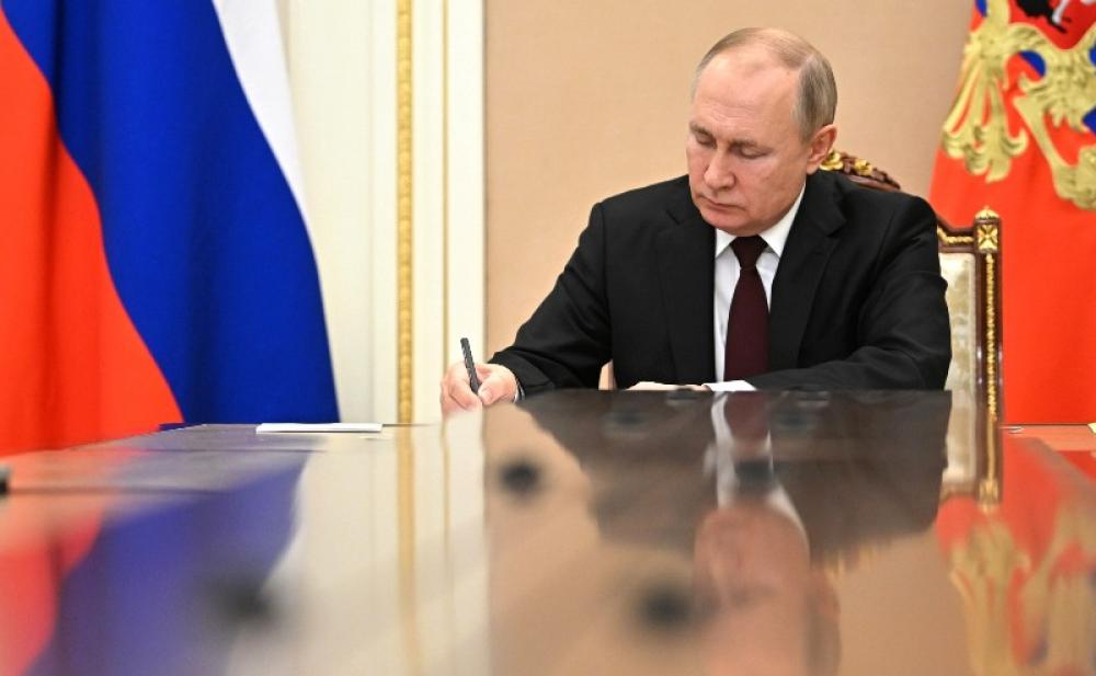 Putin recognises independence of two pro-Russian separatist regions in eastern Ukraine
