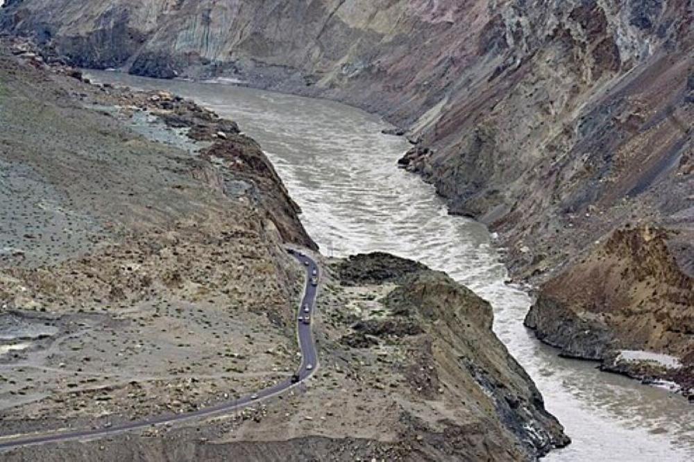 Protesting traders block Karakoram Highway in Pakistan, several Chinese nationals stranded Protesting traders block Karakoram Highway in Pakistan, several Chinese nationals stranded