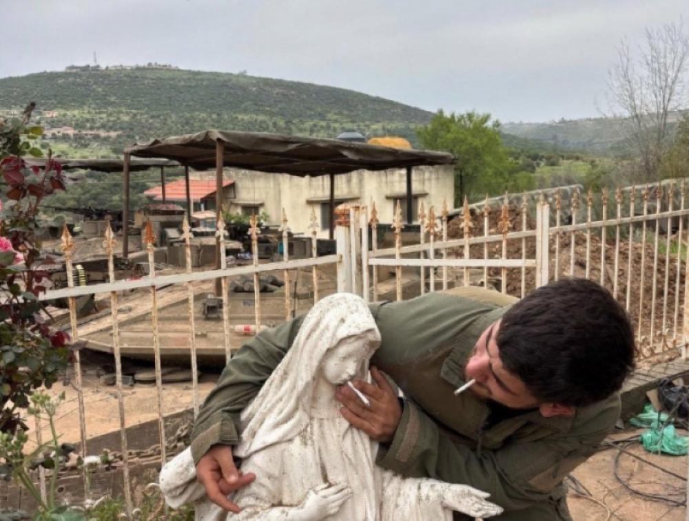  Caught on camera: IDF soldier puts a cigarette in Virgin Mary statue&rsquo;s mouth in Lebanon, triggering condemnation 
