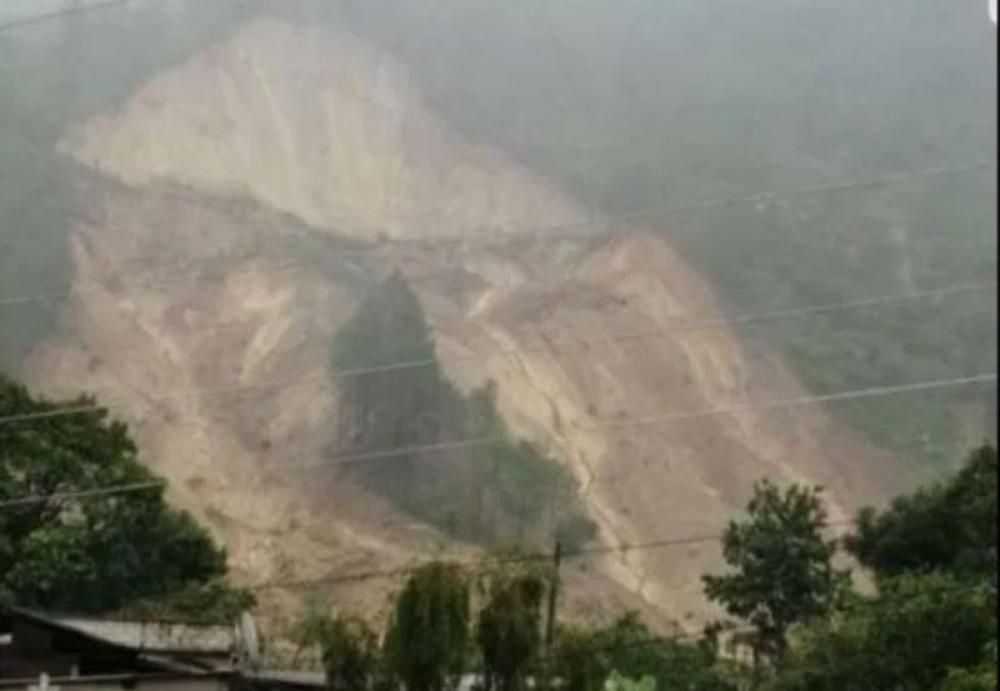 Storm Eta: Landslides kill 50 in Guatemala