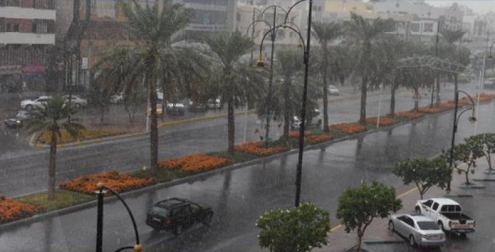 Heavy rains and floods disrupt normal life in Dubai, flights diverted