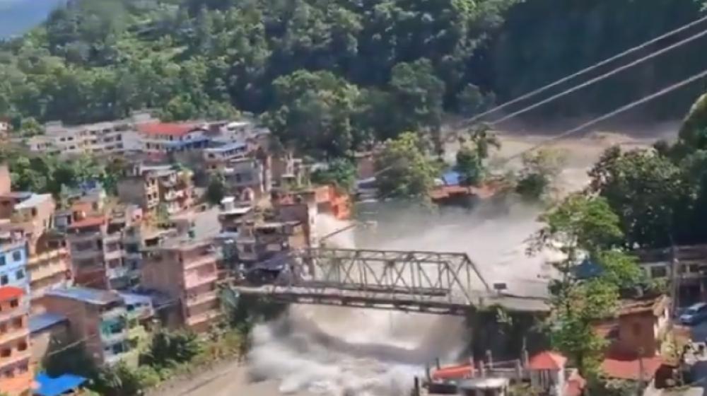 Nepal flood catastrophe leaves 7 dead, 384 tourists missing 
