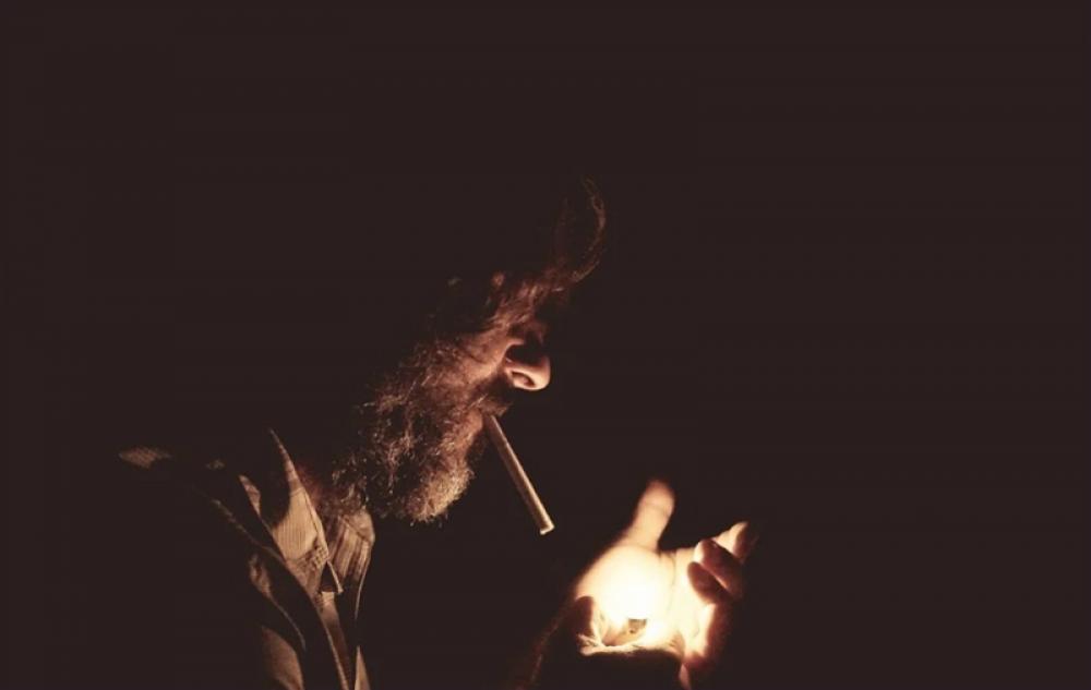 Study finds evidence that loneliness makes it harder to quit habit of smoking