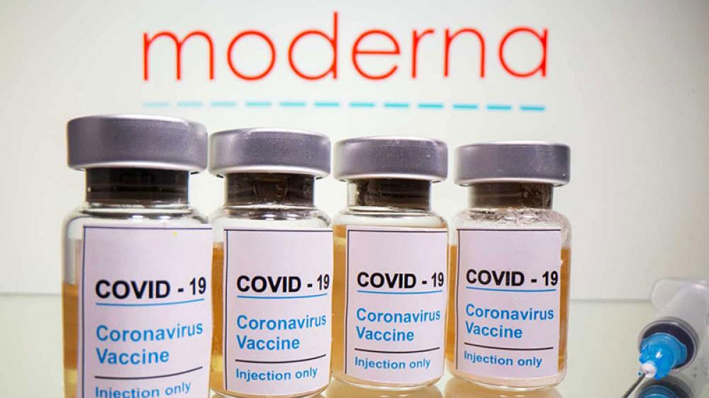 Moderna says its vaccine booster still seems to be effective against Omicron 