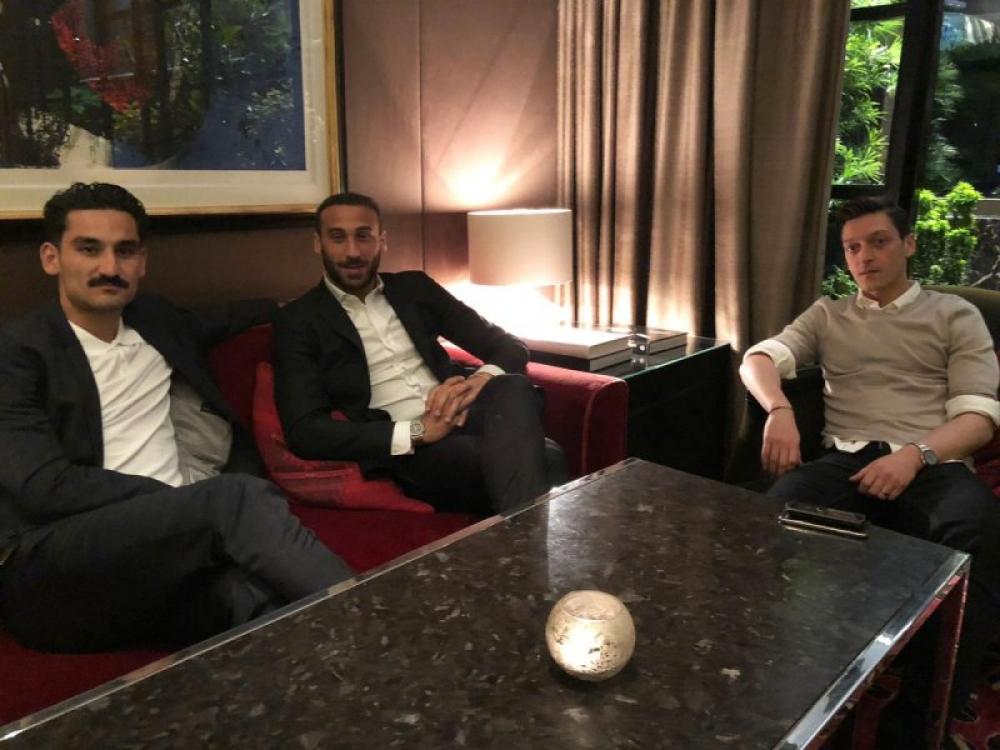 German Football Federation criticises Ozil and Gundogan for sharing space with Turkey's President in photos