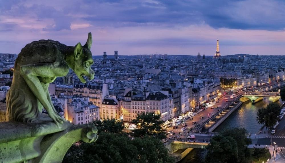 Loud sound rocks Paris, police say it was caused due to sonic boom from a fighter jet