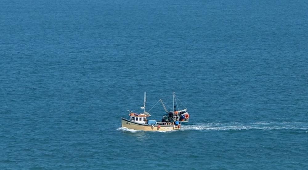 Chinese deep-sea trawlers arrive in Karachi, Pakistani fishermen plan protest 