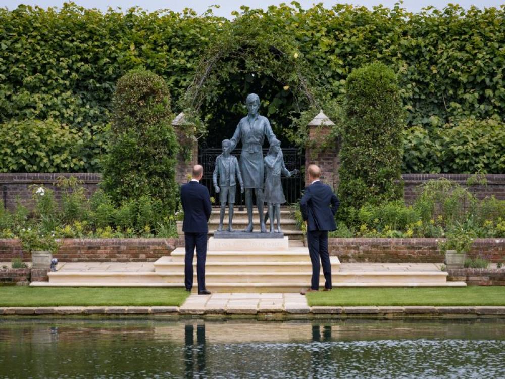  Princes William and Harry together unveil statue of their mother Princess Diana