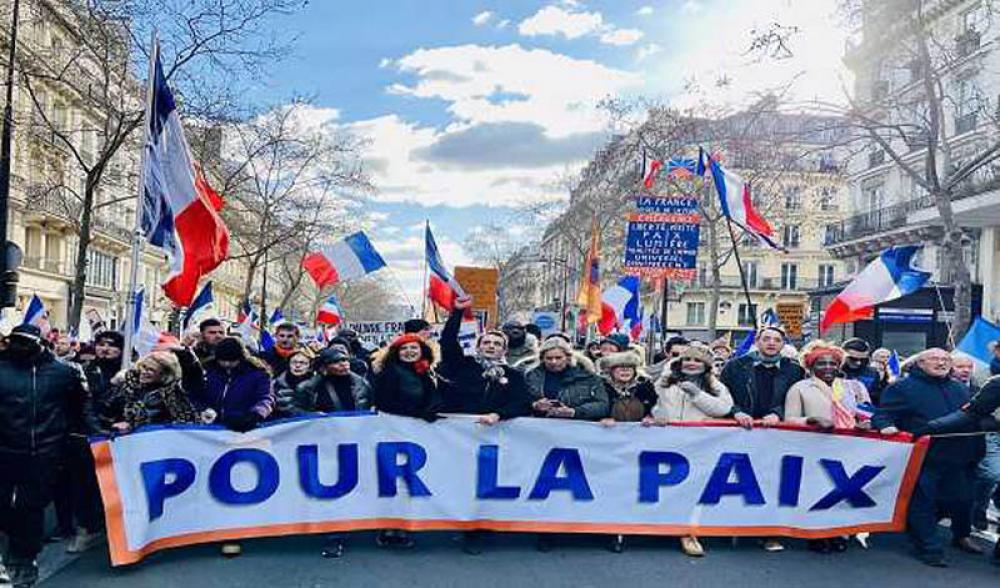 France: Thousands march in Paris in protest against sending arms to Ukraine