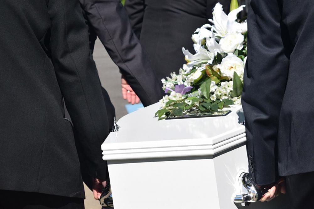 Ecuador: Woman who knocked on her coffin during funeral has died 