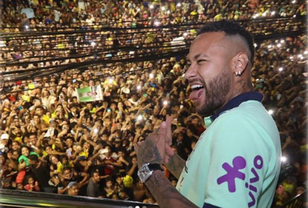Brazil: Neymar overtakes Pele to become country
