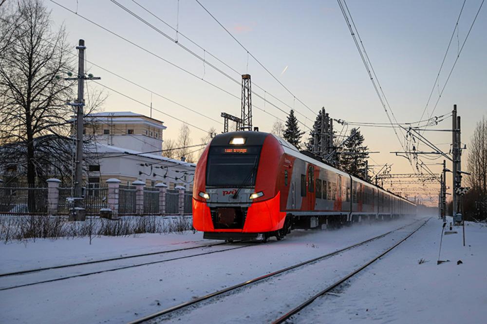 Passenger train derails in Russia, 100 injured