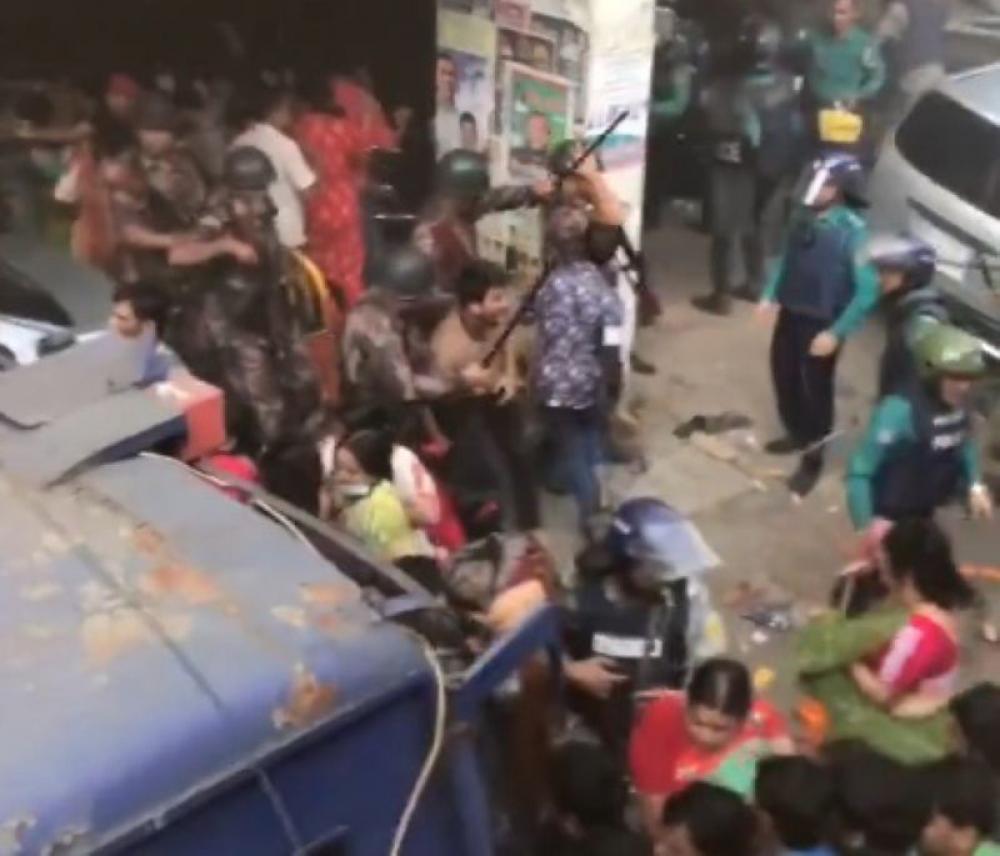 Chinmoy Krishna Brahmachari: Bangladesh police lathi-charge Hindus protesting against monk's arrest