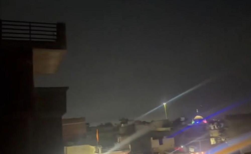 Blackout in Jammu as Pakistan launches fresh attacks on Jammu, heavy shelling on, sirens heard Blackout in Jammu as Pakistan launches fresh attacks on Jammu, heavy shelling on, sirens heard