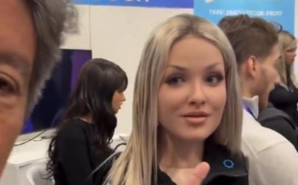 Meet robot girlfriend Aria, you can bring her home by paying USD 175,000