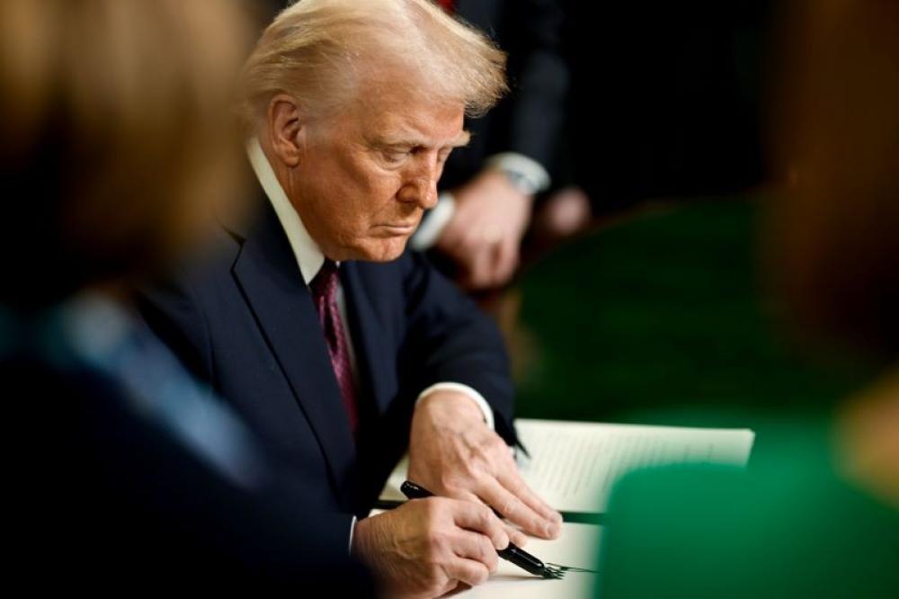 USA: President Donald Trump orders 25 percent tariffs on Canadian and Mexican imports