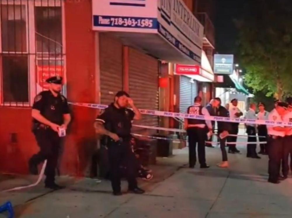 Shooting in New York restaurant leaves 3 dead, 8 injured Shooting in New York restaurant leaves 3 dead, 8 injured
