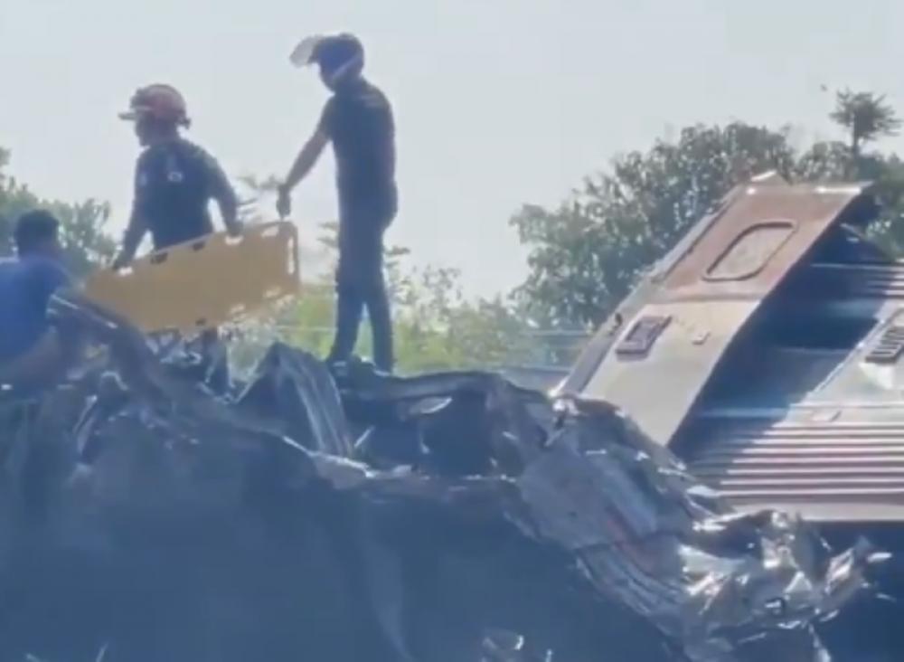 Thailand: 22 die after crane collapses onto train