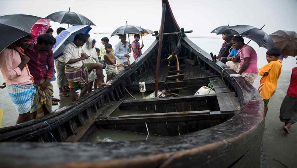 Rohingya refugees drown as boat capsizes in rough waters off coast of Bangladesh – UN