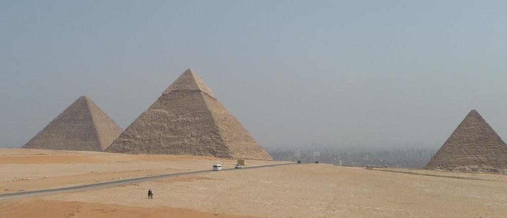 Egypt: Blast hits tour bus near Giza pyramids, 4 killed