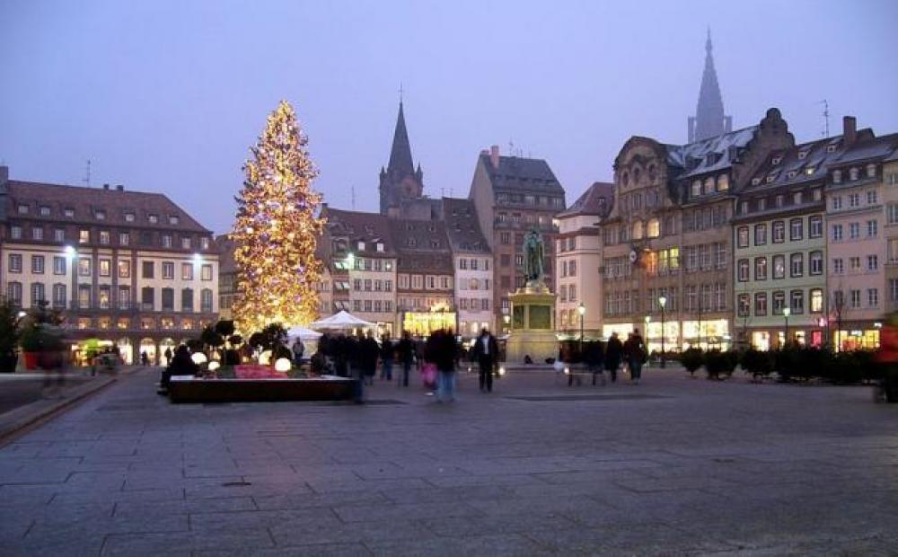 France: Shooting in Strasbourg Christmas market kills 3, gunman at large 