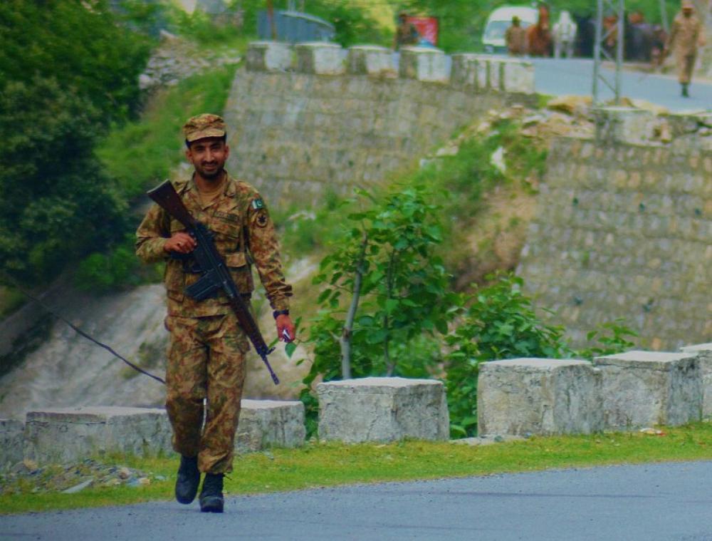 Pakistan: Sick child dies during prolonged check by Pakistani forces Pakistan: Sick child dies during prolonged check by Pakistani forces