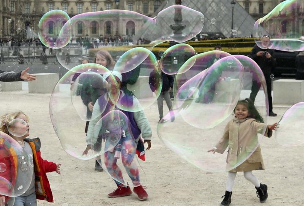 Children play with bubbles in Paris