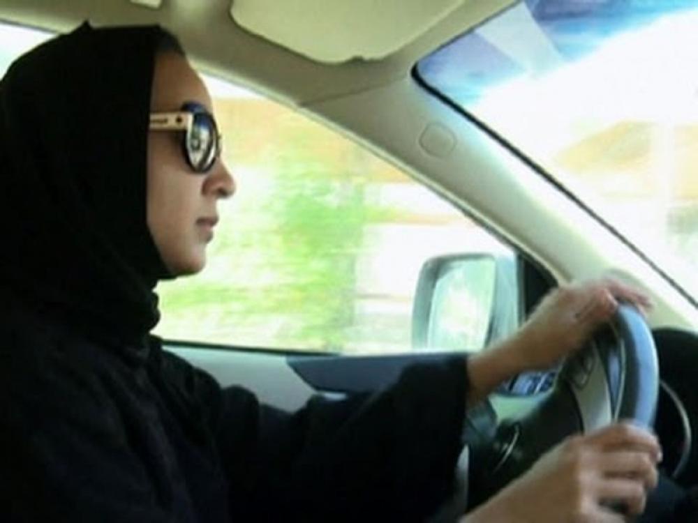 Saudi Arabia lifts ban, to let women drive