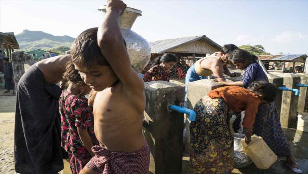 Rohingya children trapped in 