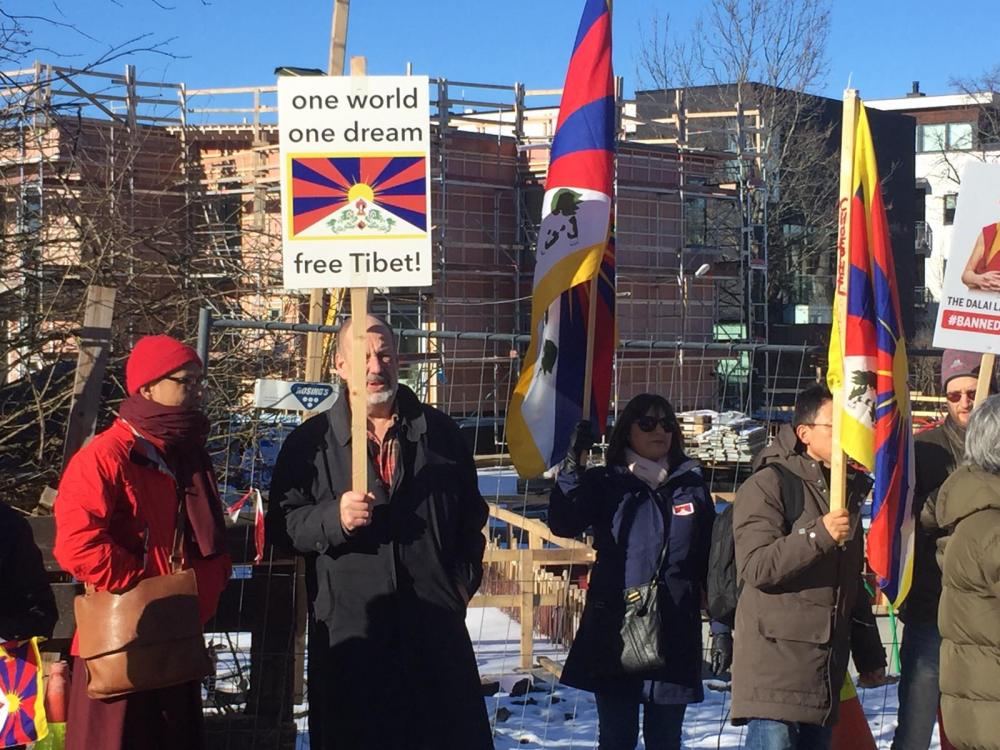 Norway: Hundreds demonstrate outside Chinese Embassy in Oslo to mark Tibetan Uprising Day 