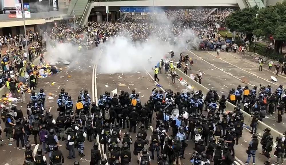 Hong Kong demonstration: Police fire tear gas shells at Yuen Long rally