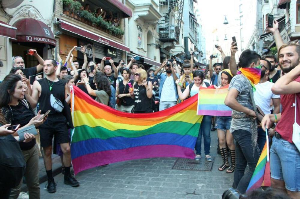  Turkey&rsquo;s LGBTQ+ crackdown intensifies: 47 detained, activists and gay bars raided 