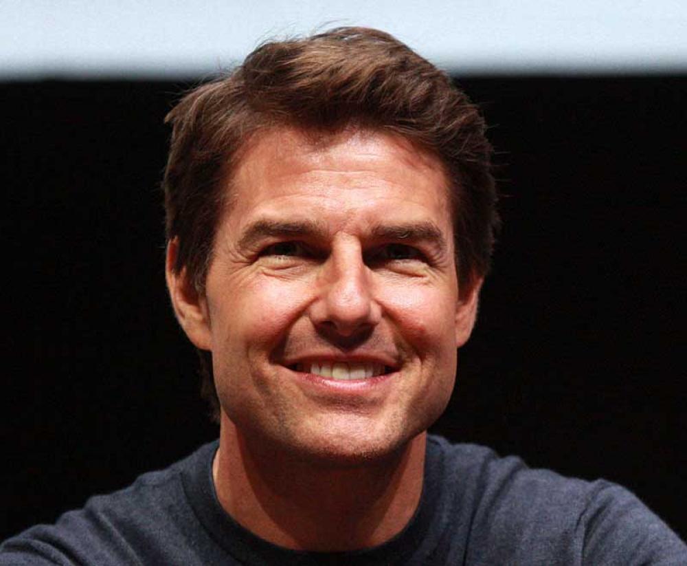 Hollywood superstar Tom Cruise jumps out of plane, watch video to know details 